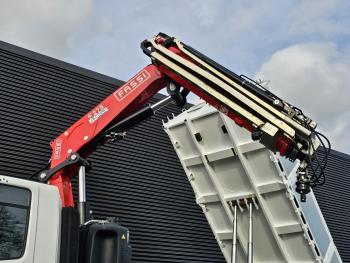CF 530 8x4-4 / FASSI 27.5 t/m CRANE + TIPPER